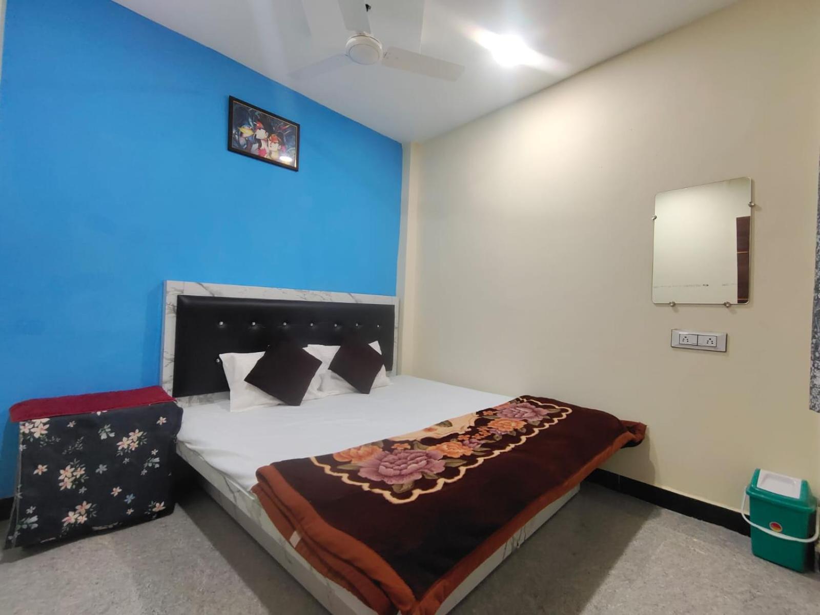 Geeta Homestay اوجاين المظهر الخارجي الصورة
