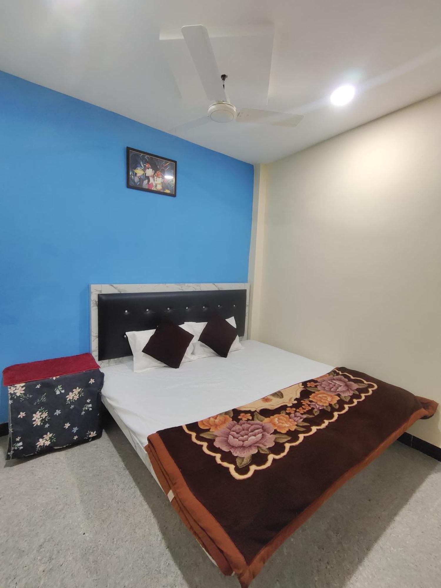 Geeta Homestay اوجاين المظهر الخارجي الصورة