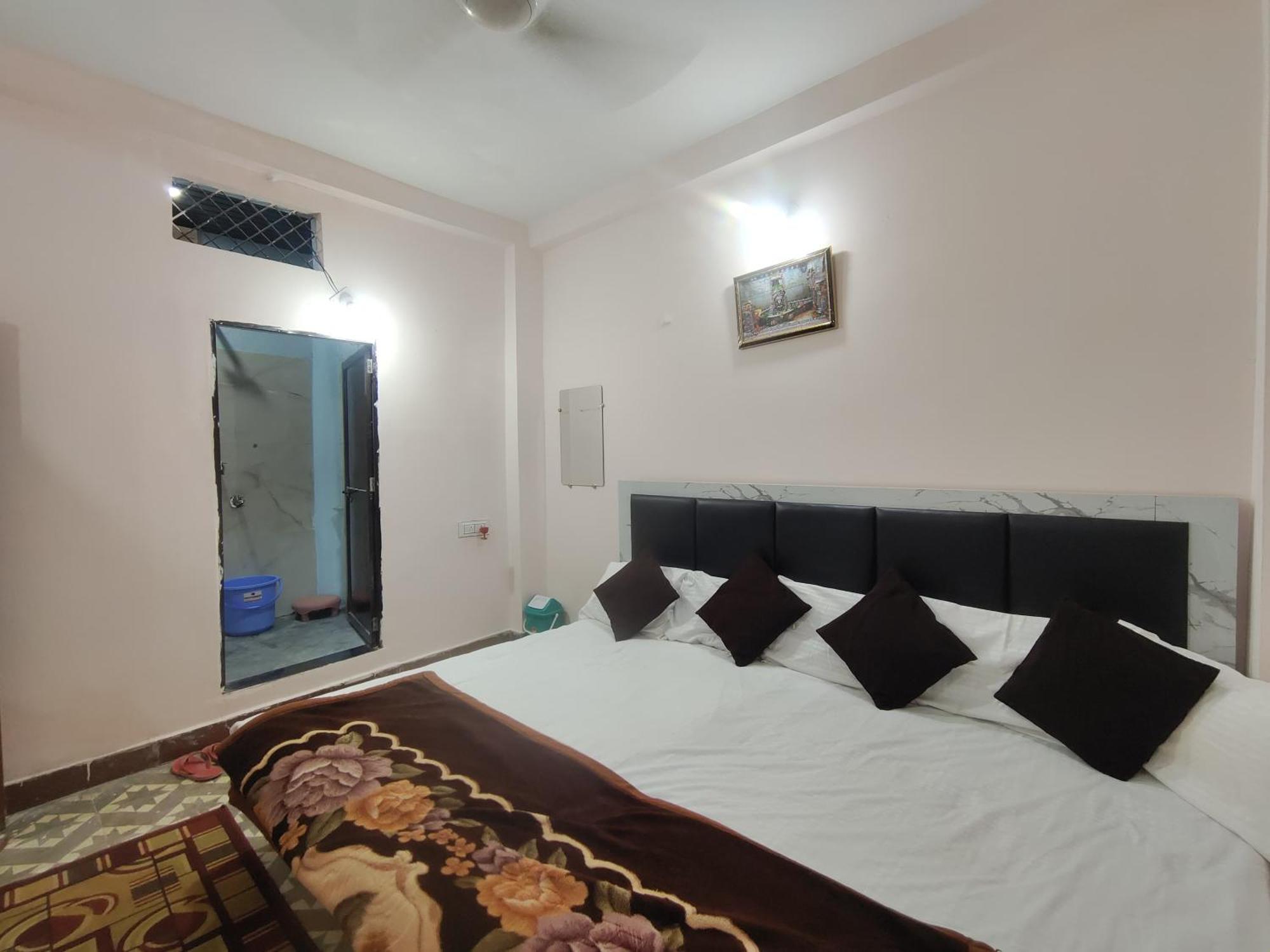 Geeta Homestay اوجاين المظهر الخارجي الصورة